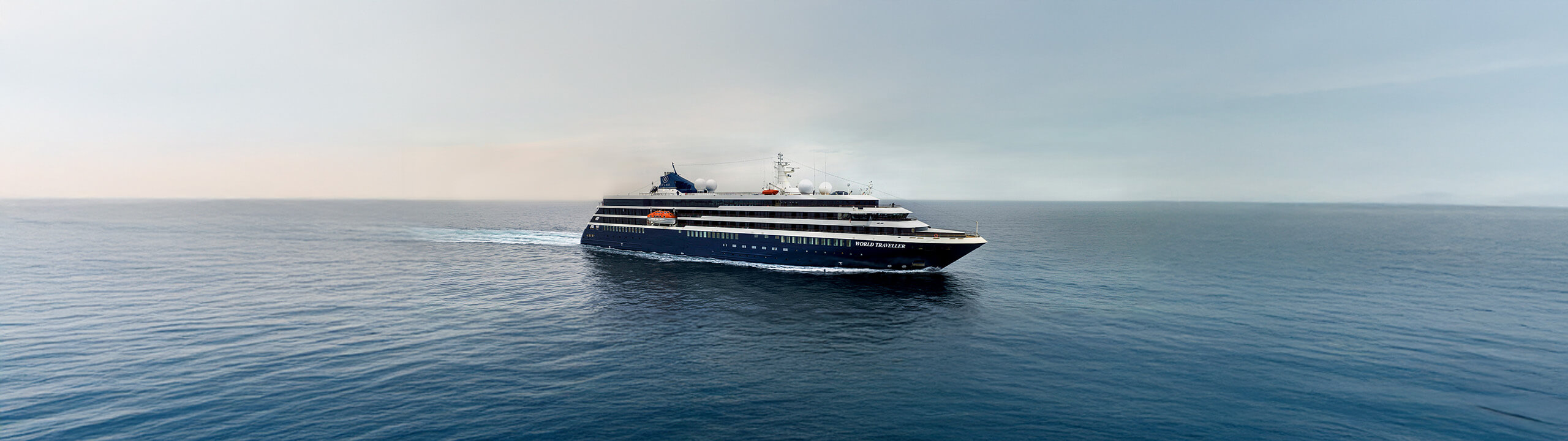 Navio World Traveller da Atlas Ocean Voyages